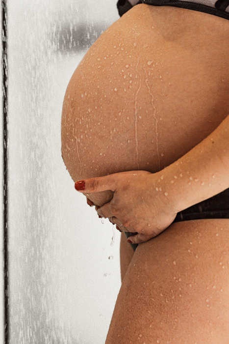 sesja ciążowa brzuszkowa pod prysznicem Kraków